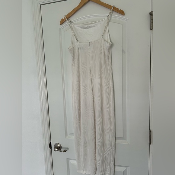 White Ripple Texture Body-con Dress - Picture 5 of 9